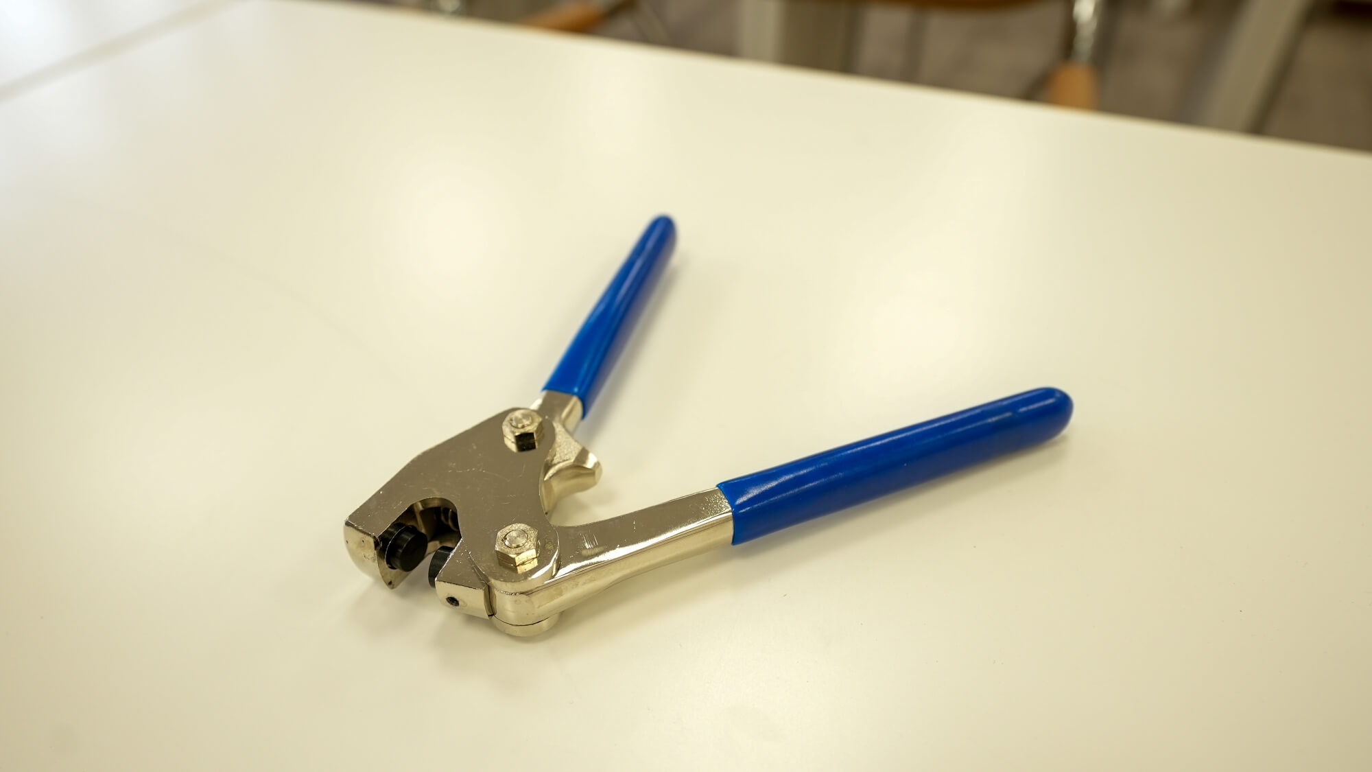 Pinza per sigilli in piombo